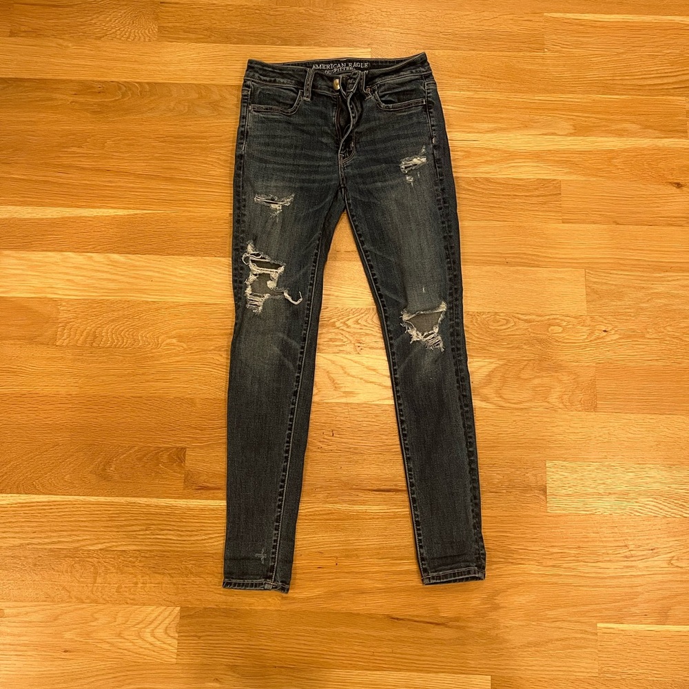 american eagle dark blue ripped jeans